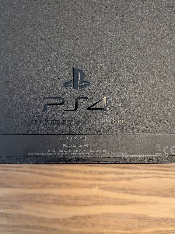 Console: Playstation 4 mit 3 Controller & Horizon Forbidden West – Usato da Zürich venduto da Rudie01 1