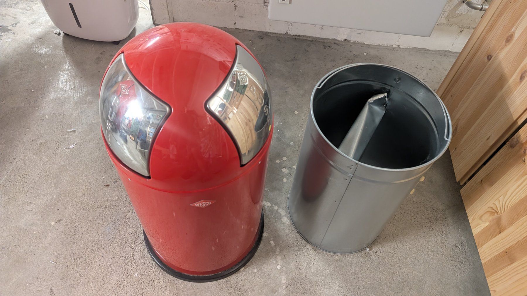 Cestini per rifiuti: Wesco Push Two – Usato da Zürich venduto da Sihu03 1