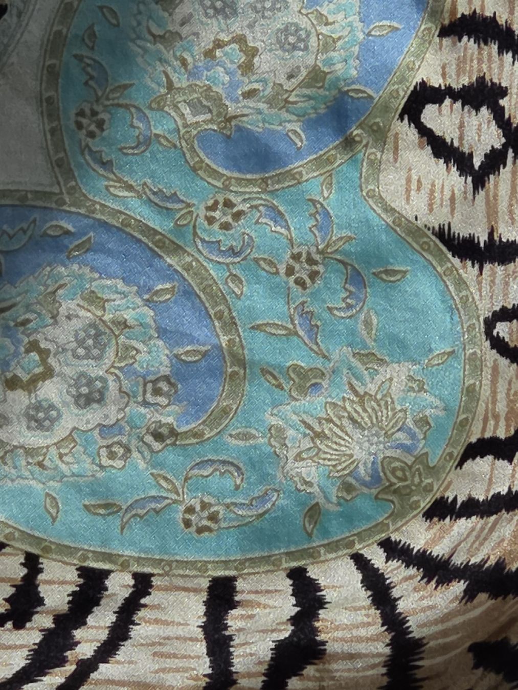 Foulards, Tücher & Schals: Seidenschal, handrolliert, 143 x 160 cm – Neu und originalverpackt aus Frauenfeld von Schenken-mit-Herz 3