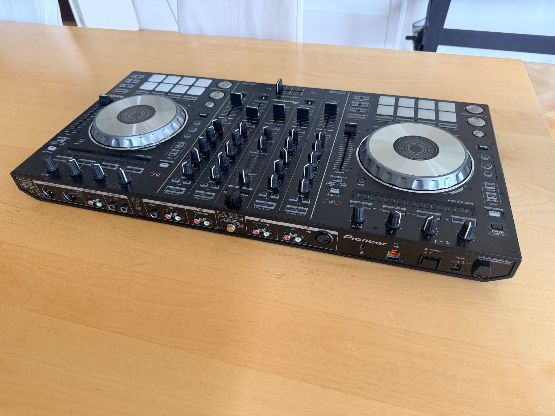 Pioneer Console di mixaggio: Pioneer DDJ-SX DJ + Magma case – Usato da St. Gallen venduto da JimmyGPT 4