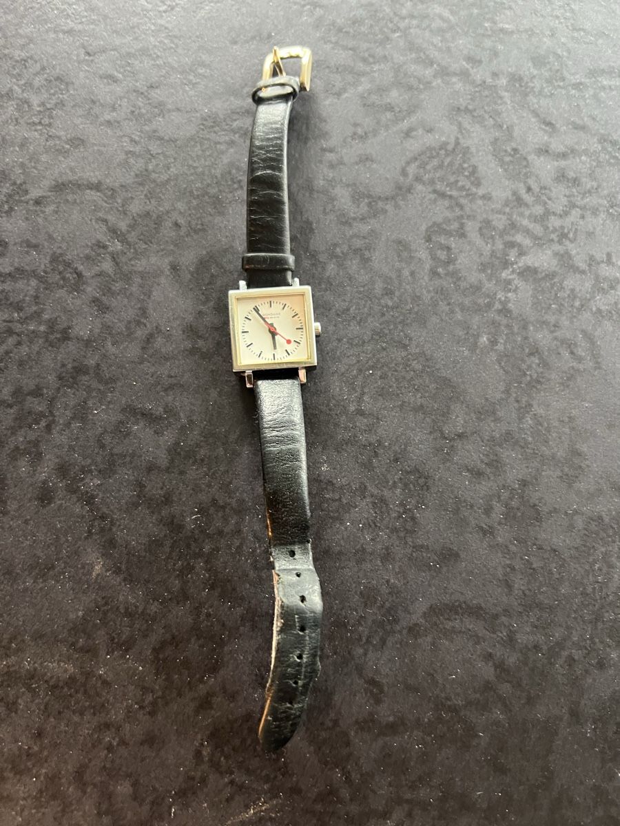Mondaine Orologi: Mondaine Bahnhof Uhr – Usato da Laufen venduto da groove60