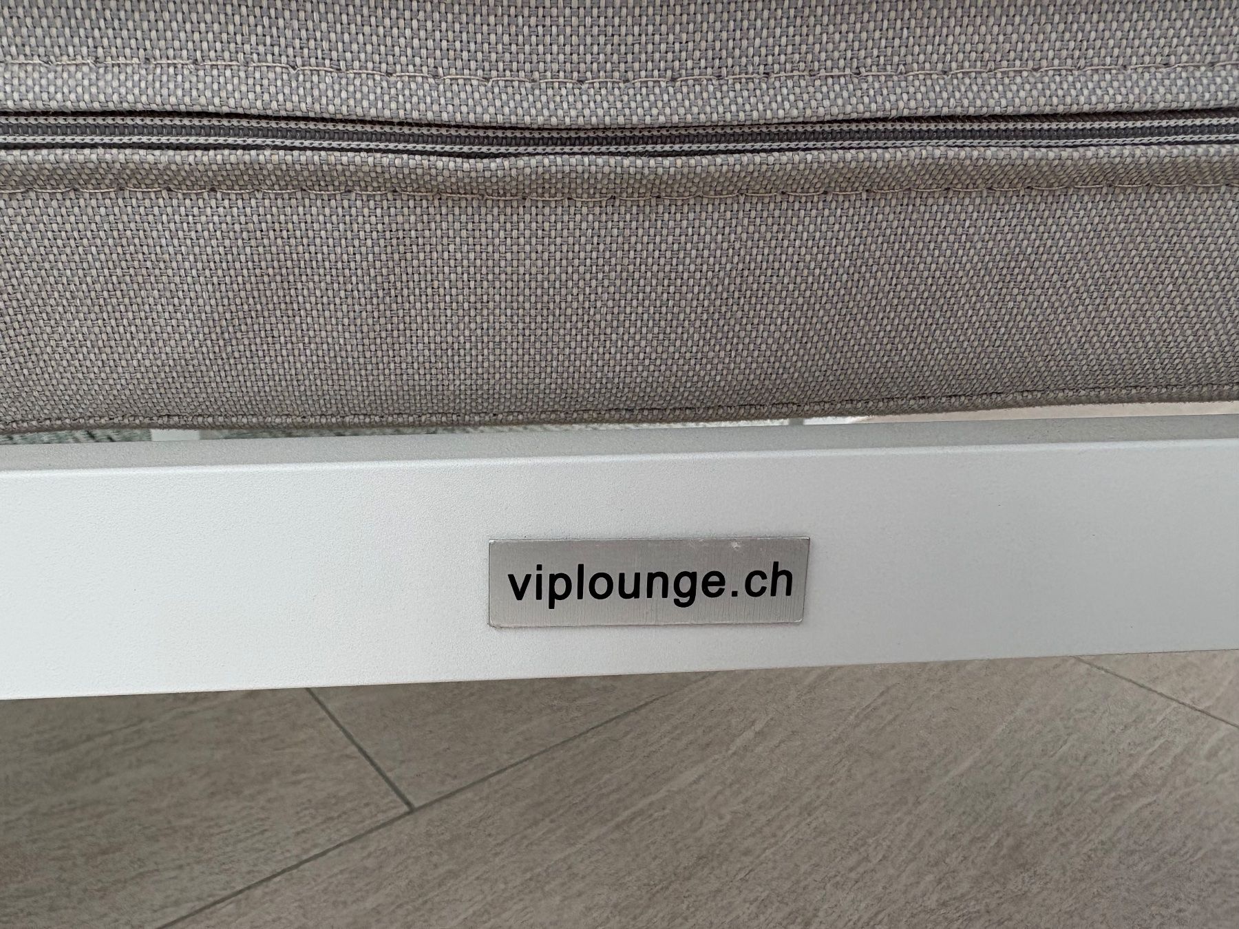 Chaises: Lounge-Sessel Aluminium weiss mit Polster hellgrau – D'occasion à Arbon par Bclaudio1 4