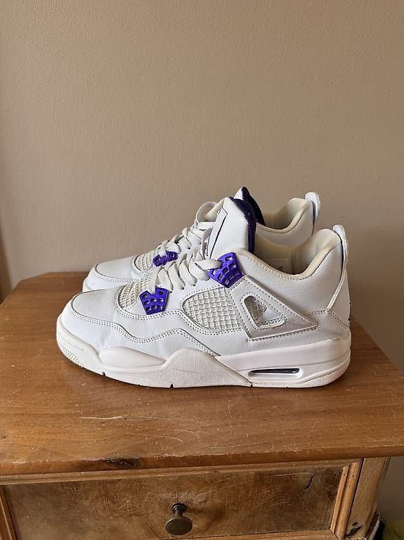 Chaussures hommes: JORDAN 4 RETRO WHITE PURPLE GRÖSSE 42 – D'occasion à Zürich par ind_5xp7 2