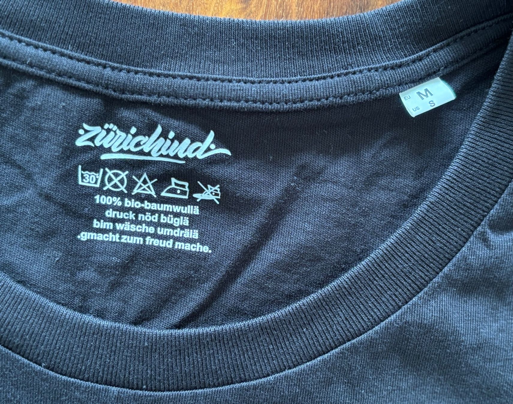 T-shirt: ZÜRICHIND T-Shirt – Nuovo (secondo la descrizione) da Zürich venduto da Tzhkely24 4