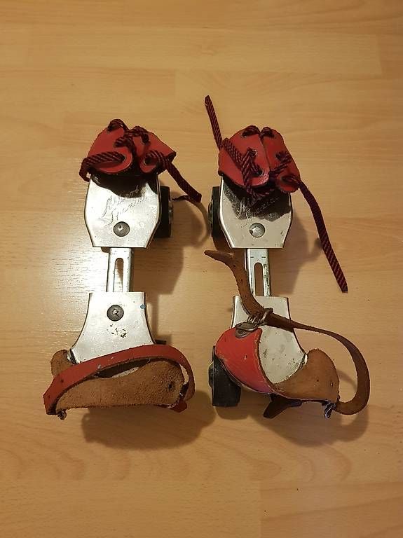 patins à roulettes vintage femme ou dames 1908479 Art vectoriel chez Vecteezy