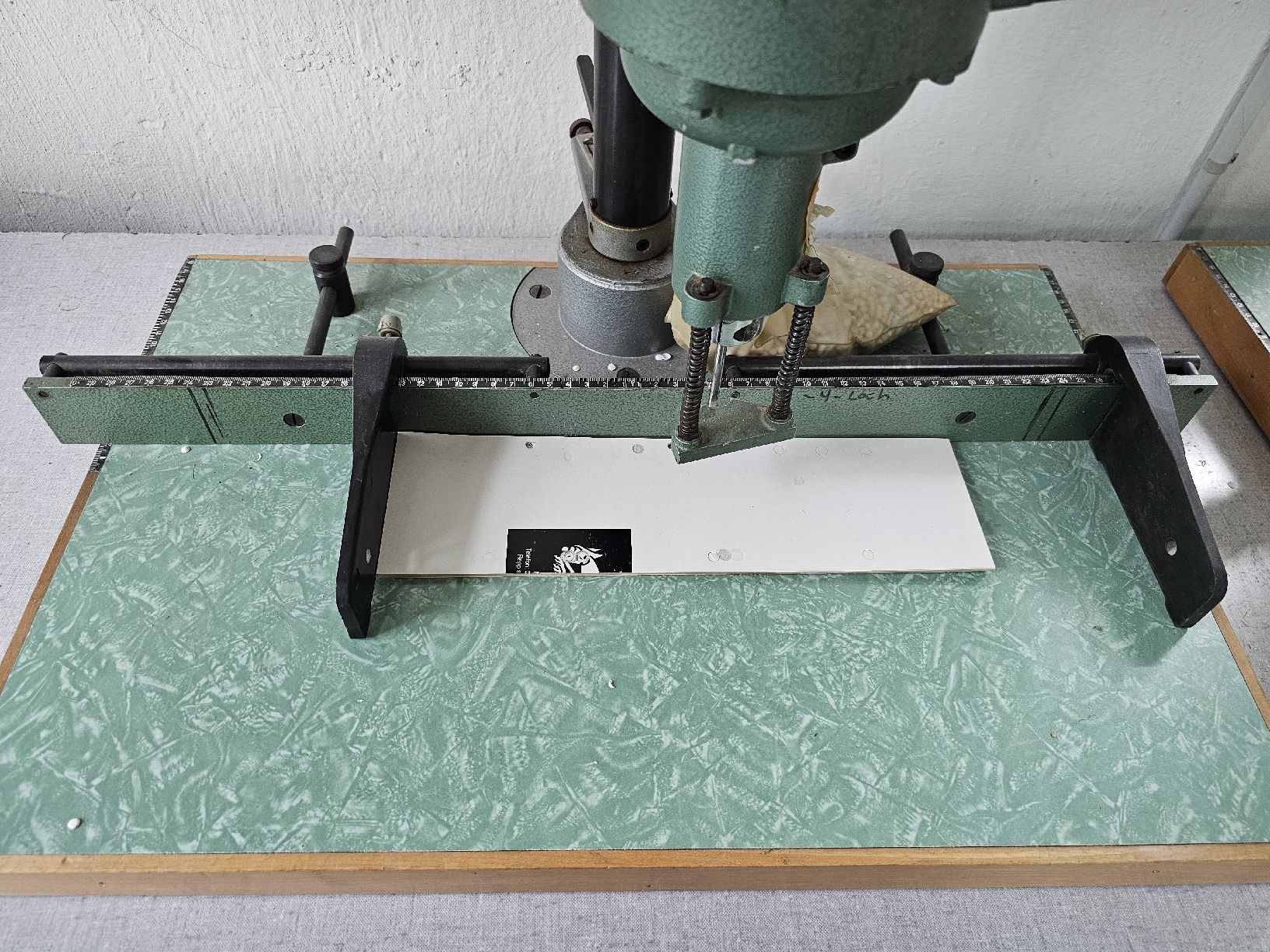 Bohrmaschinen: Foellmer Tisch-Papierbohrmaschine – Gebraucht aus Meisterschwanden von Hummer21 3