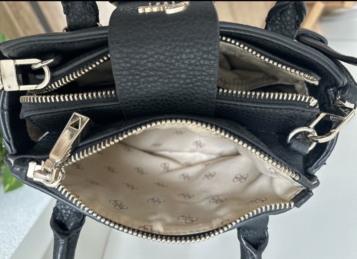 Guess Borse da donna: Sac à main Guess – Nuovo (secondo la descrizione) da Geneveys-Coffrane venduto da sar_rb75 5