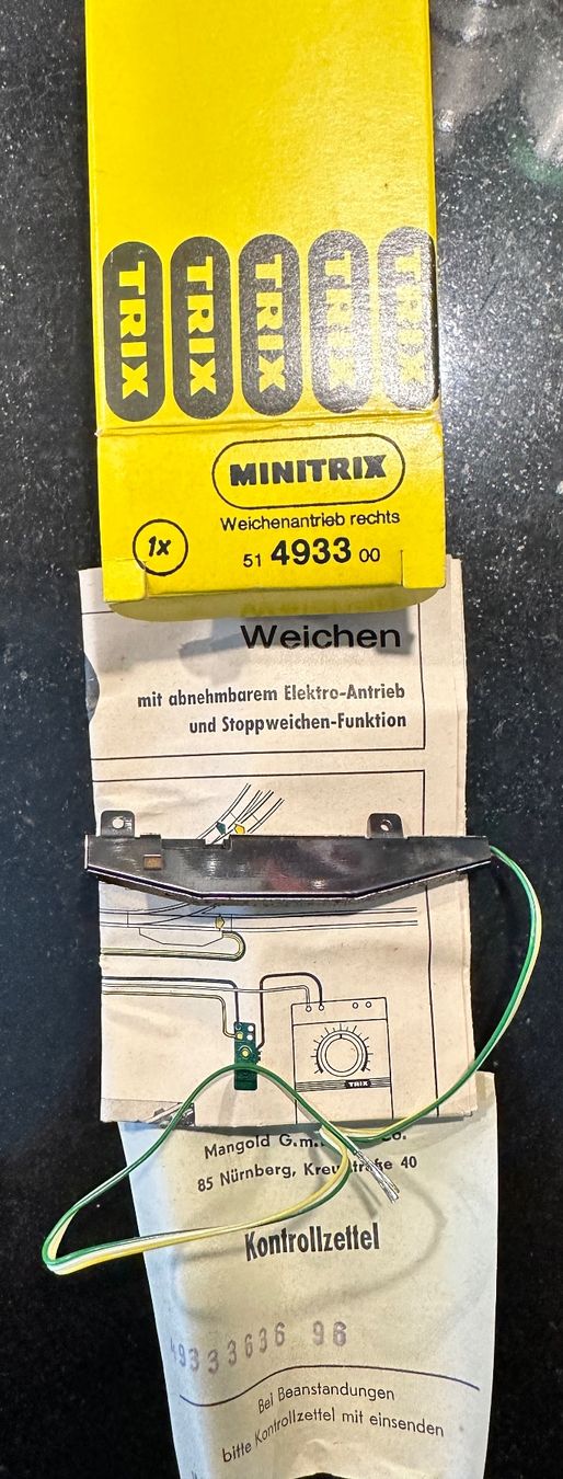 Trix Modellini di ferrovie: Minitrix 4933 Weichenantrieb rechts – Nuovo e nell'imballaggio originale da Burgdorf venduto da Gedora 2