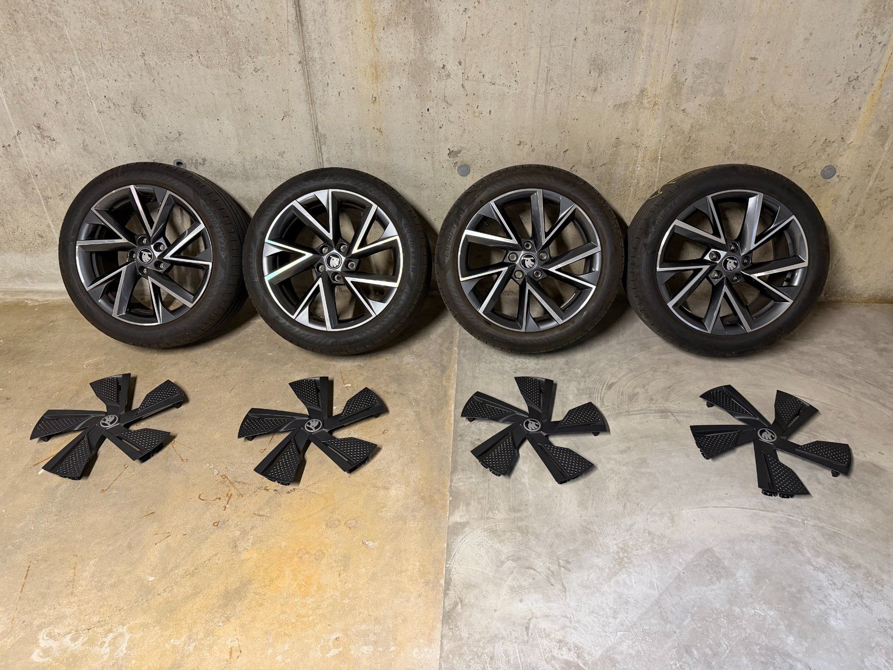 Skoda Pneumatici & Ruote complete: Original Skoda Superb 18"-Alukompletträder – Usato da Kyburg venduto da Mi_Ne 1