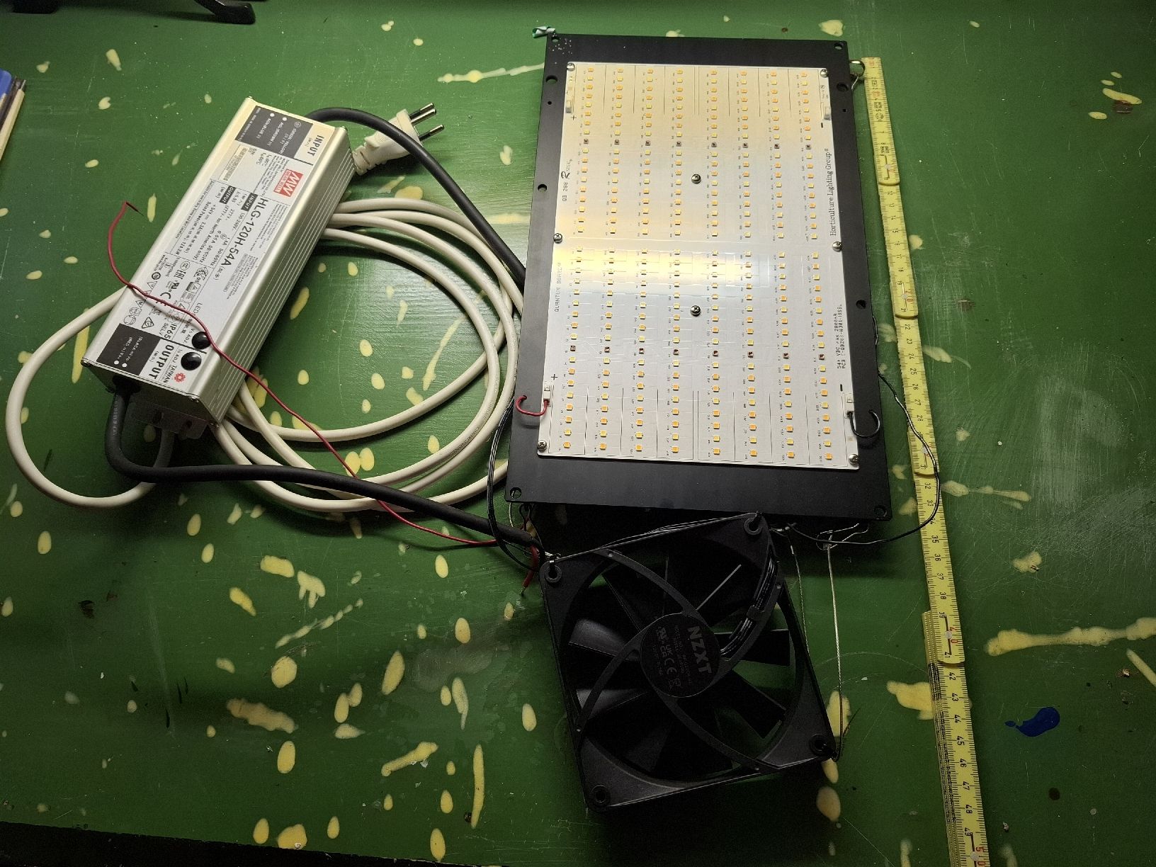 Lampade: LED Pflanzenlicht 2 stk – Usato da Hunzenschwil venduto da Hardrock6 2