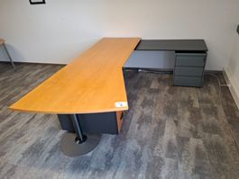 005 Eckbürotisch mit 2 Korpusse