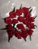 Handgemachte rote Rosen, Stoffröschen, Dekoration, Basteln