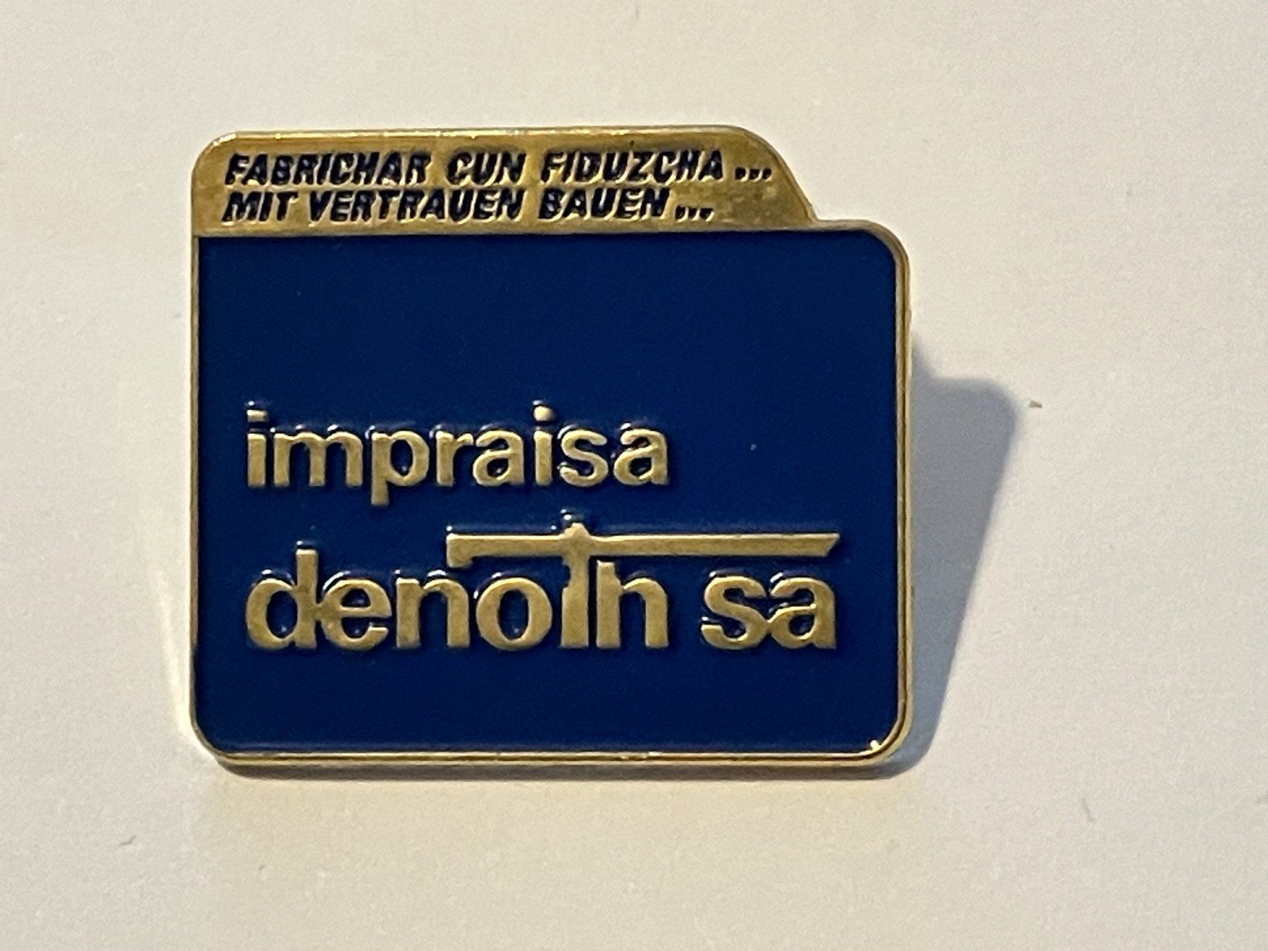 Plaketten & Abzeichen: 1 Pin Impraisa Denoth SA – Gebraucht aus Basel von djwwpp