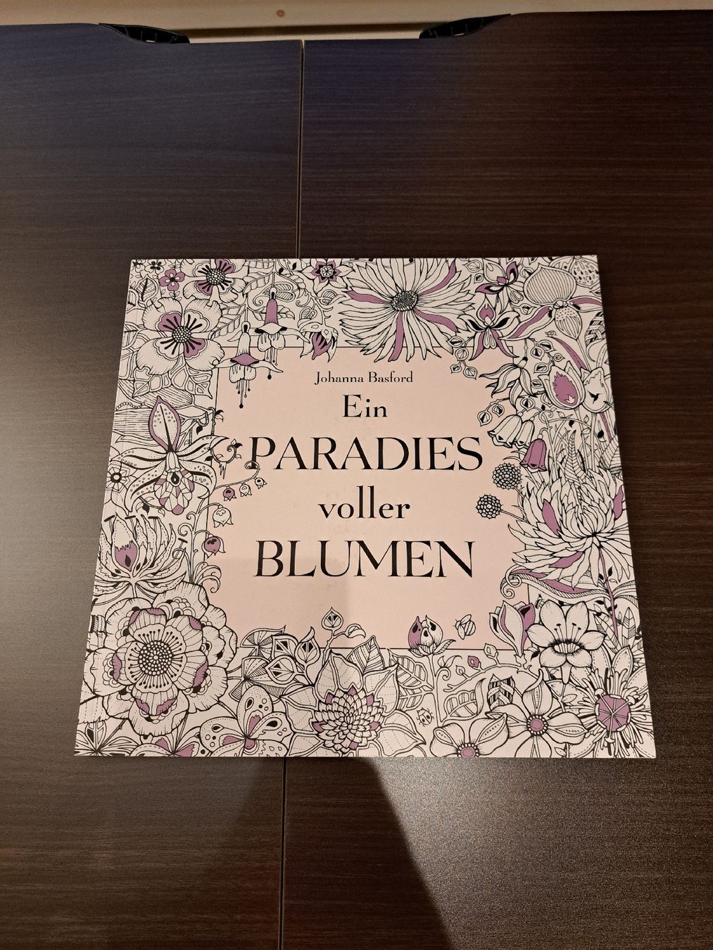 Libri: Malbuch Johanna Basford Ein Paradies voller Blumen – Nuovo e nell'imballaggio originale da Männedorf venduto da ste_9lfs