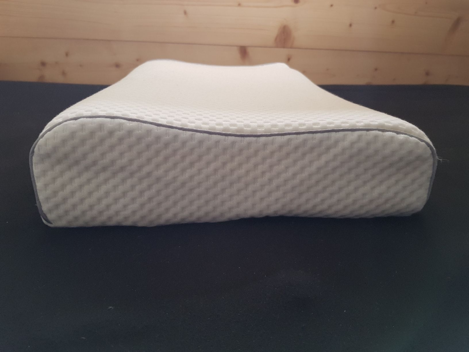 Cuscini: Neuf ! Oreiller en Latex Naturel mémoire e forme – Nuovo e nell'imballaggio originale da Haute-Nendaz venduto da Violette123 1