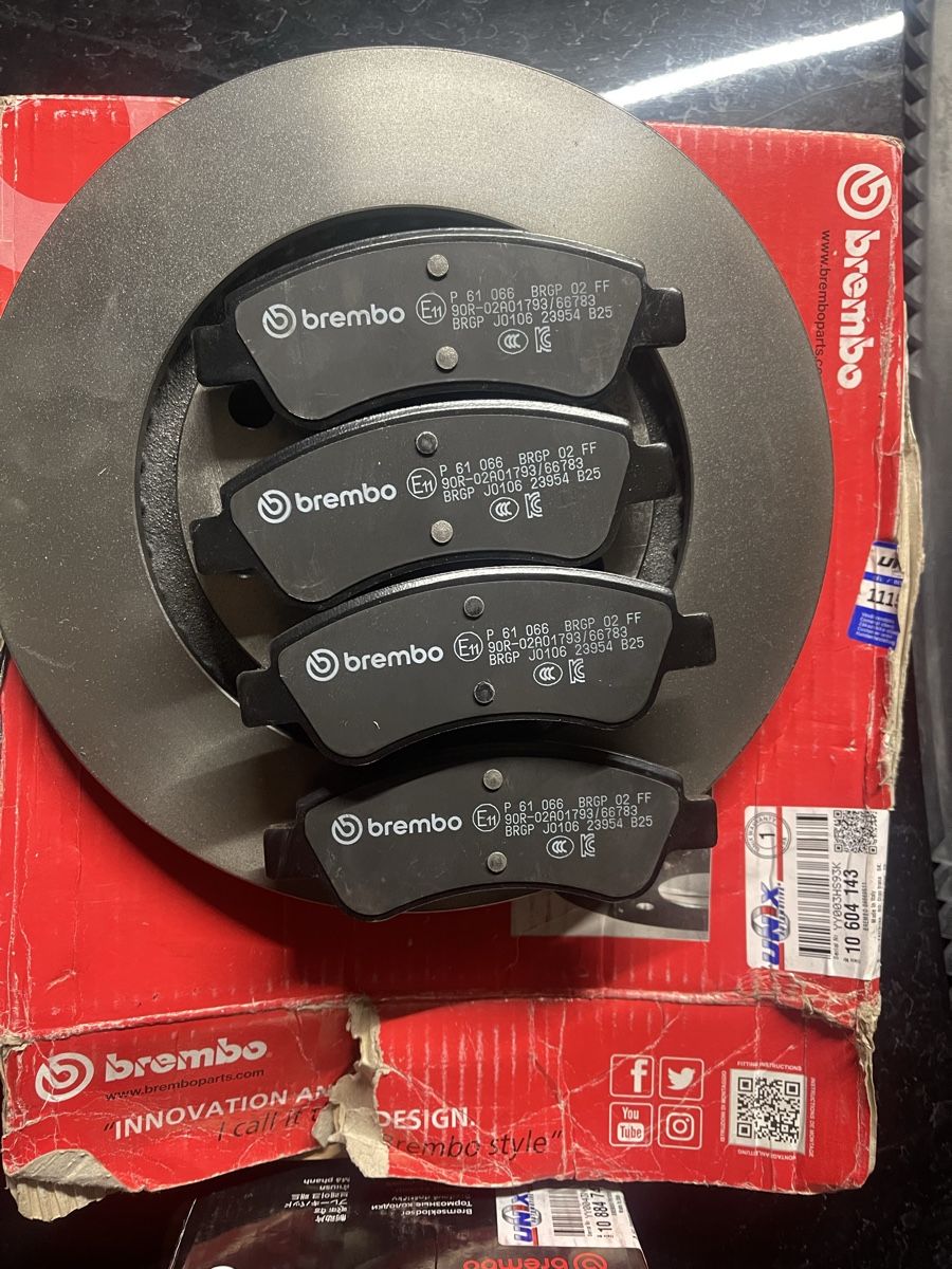 Brembo Tutti pezzi di ricambio auto: Brembo Bremsescheibe + Bremsbeläge – Nuovo (secondo la descrizione) da Fislisbach venduto da Brandopfer810 1