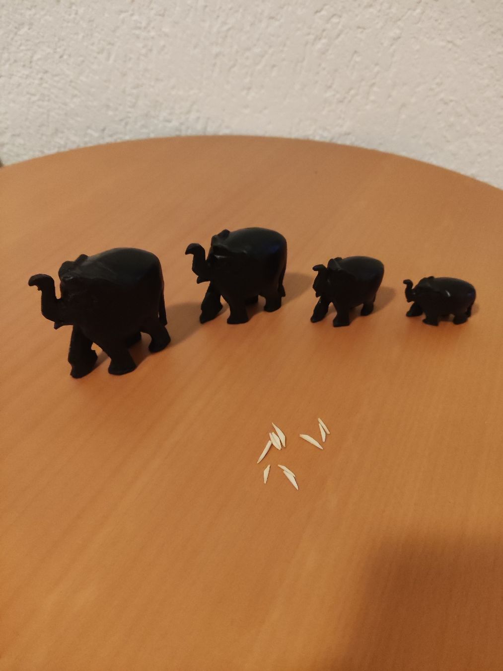 Statuette: Elefanten Set Holz – Nuovo e nell'imballaggio originale da Münchenbuchsee venduto da Cori1968