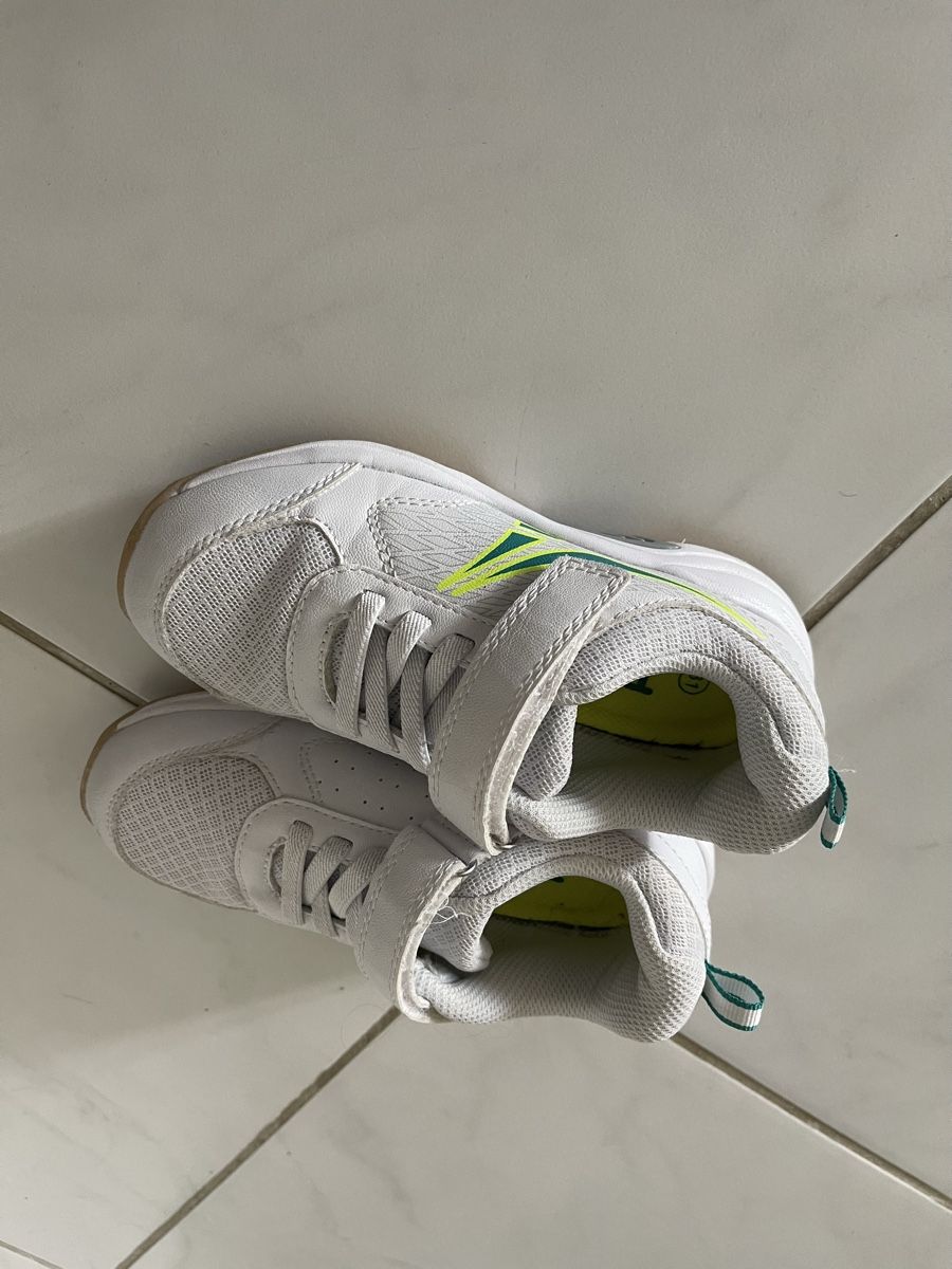 Herrenschuhe: Baskets pointure 31 – Gebraucht aus MARLY von AISLEE