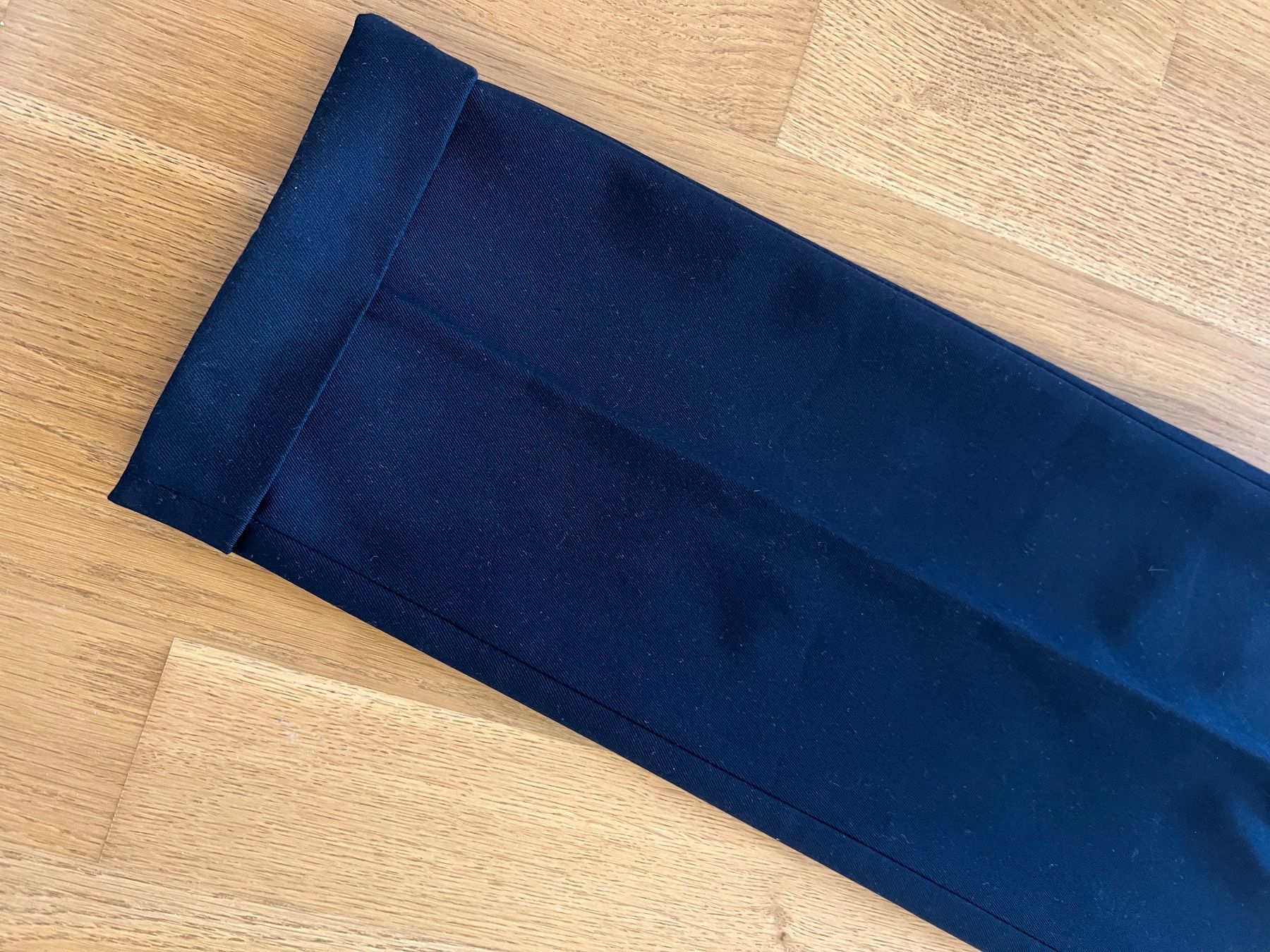 H&M Pantaloni: Dunkelblaue Hose – Usato da Altendorf venduto da wqv_97 3