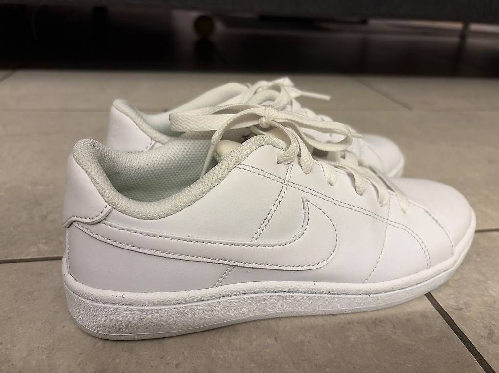 Damenschuhe: Nike sneakers 36 – Gebraucht aus Wettingen von buntmaler2005 1