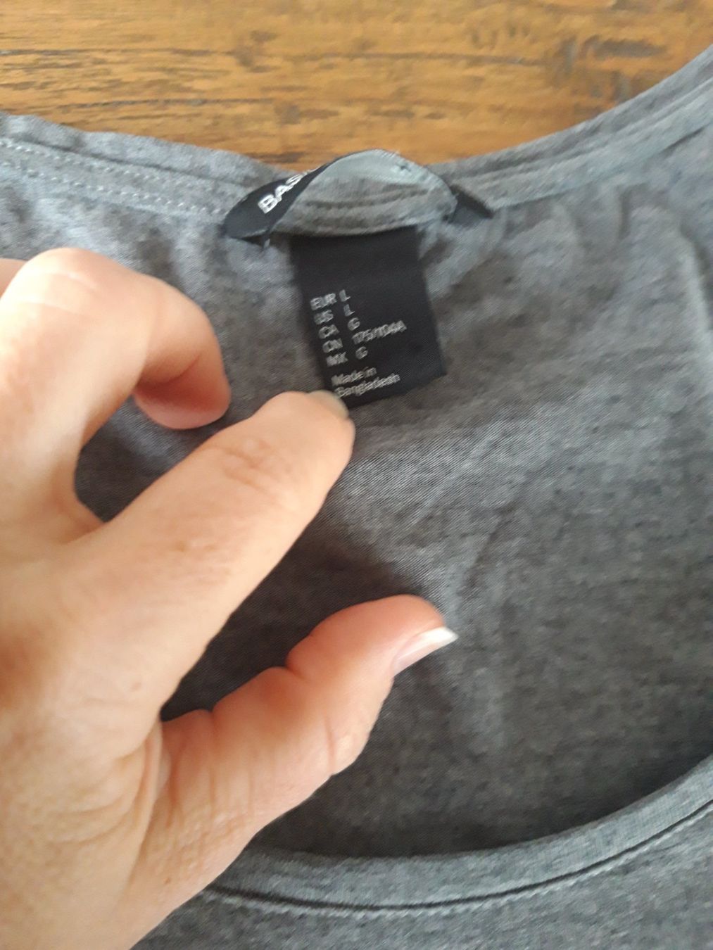 H&M T-shirt: Grösse L graues Rundhals Basic T-Shirt casual – Usato da Feuerthalen venduto da tanatha_st 3