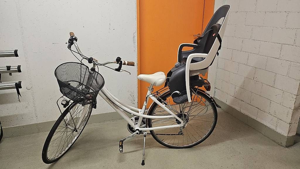 Biciclette: Damenvelo mit Korb und Hamax Kindersitz – Usato da Frauenfeld venduto da Chloepf