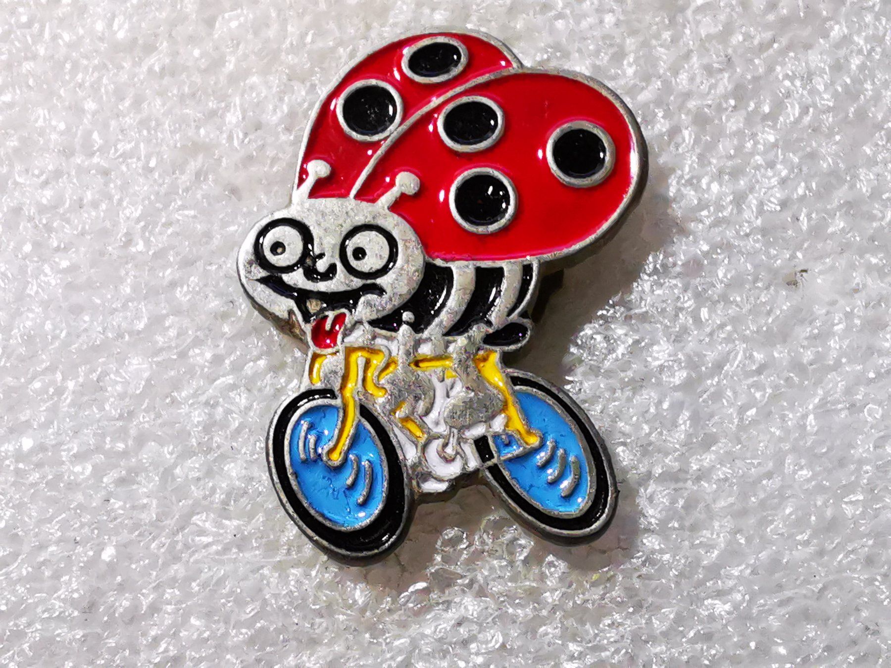 Placchette & Badge: Ansteckpin 51: Sonntagsblick – Usato da Oppligen venduto da Pin-Fall-Shop