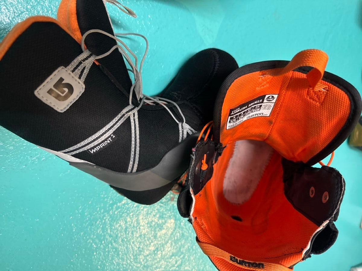 Burton Schuhe für Jungen: Burton Snowboardschuhe, Grösse 35, wenig getrage – Gebraucht aus Jegenstorf von Christo0211