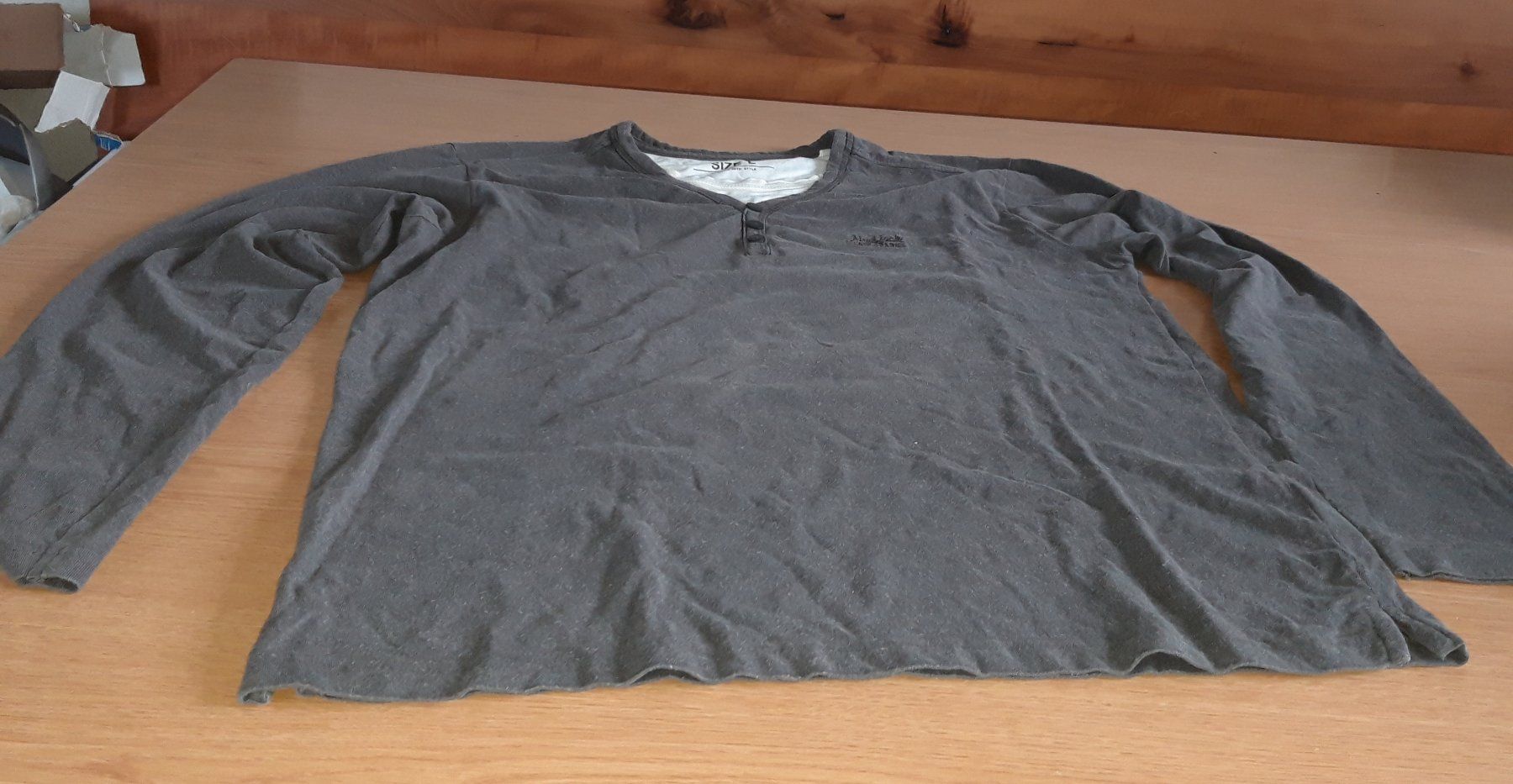 T-shirt: Herrenshirt – Usato da wolfertswil venduto da februartag