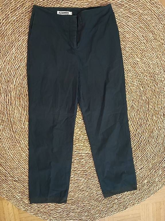 Jil Sander Pantalons: Schlichte dunkelblaue Hose von Jil Sander – D'occasion à Zürich par Melianea