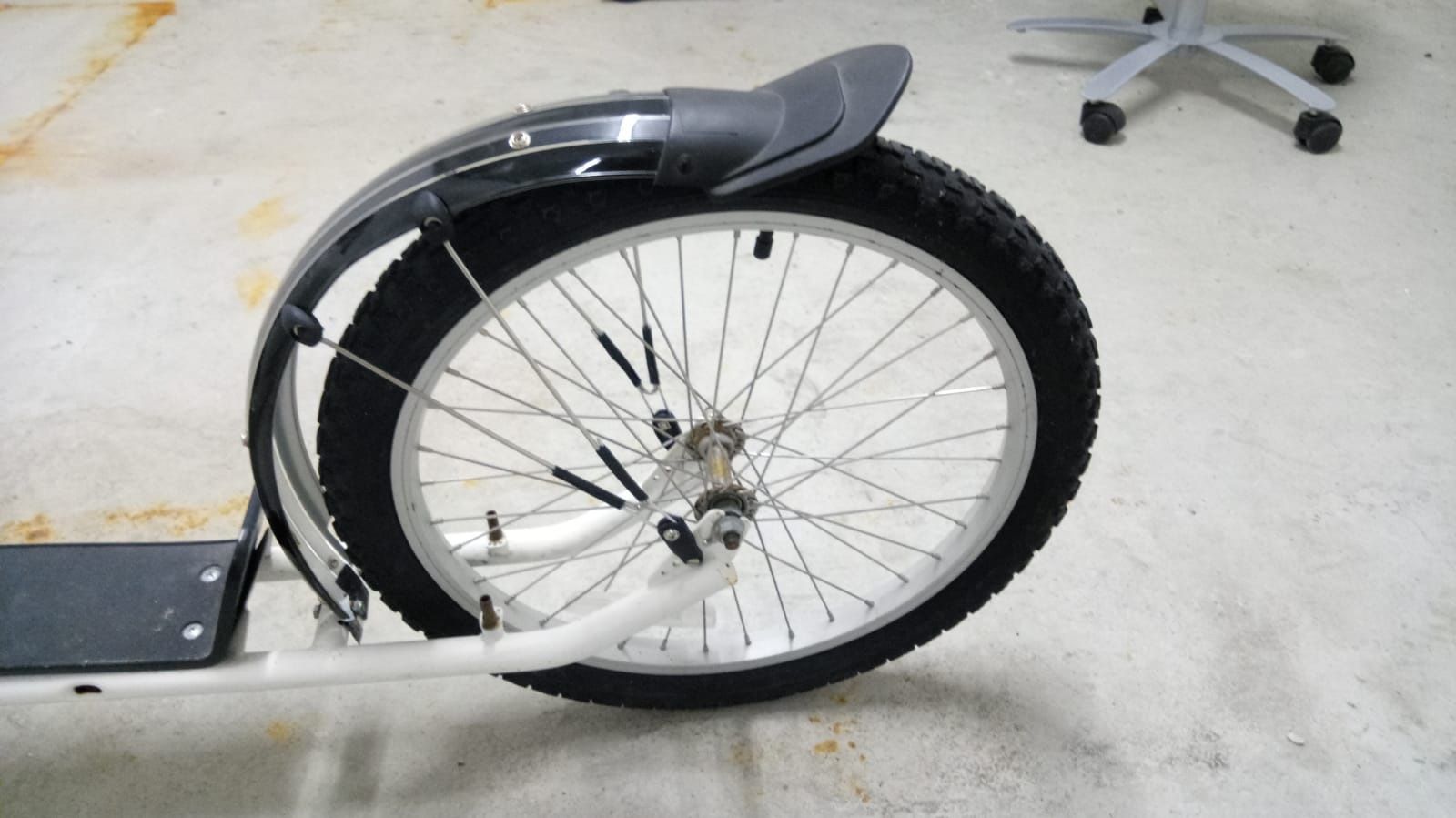 Velos: Trotinette, Tretroller Nostalgie mit Korb – Gebraucht aus Saas-Fee von Via2025 1