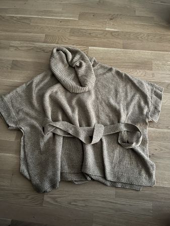 Damen Strickponcho mit Rollkragen beige neuwertig