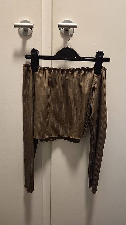 Tops: Off-Shoulder Croptop, Onesize – D'occasion à Bern par nigq