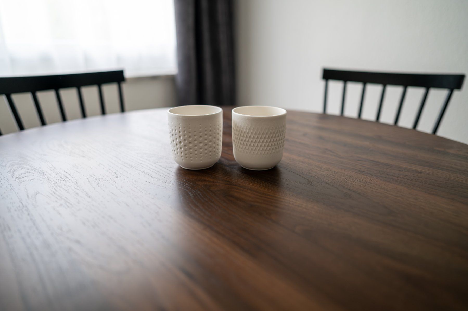 Villeroy & Boch Tassen: Villeroy & Boch Becher 2er Set weiss gemustert – Gebraucht aus Maennedorf von msu_2psv