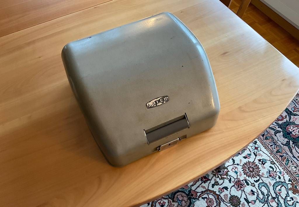 Macchine da scrivere: Alte Schreibmaschine von Adler – Usato da Laufen venduto da Babouche4242 4