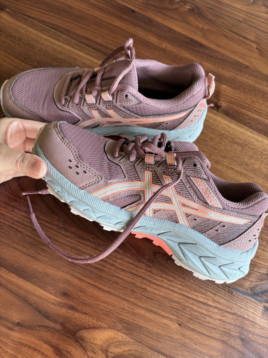 Asics Chaussures filles: Asics Turnschuhe – Neuf (Voir description) à Zürich par Nneiviv