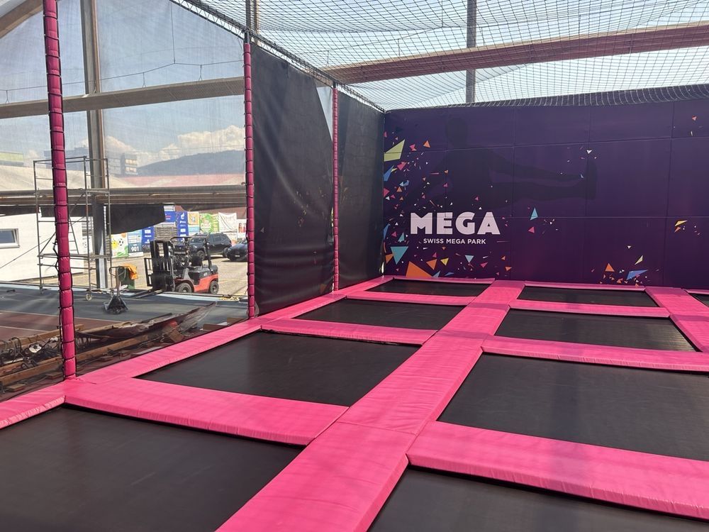 Trampolini: Trampolinpark 12x18m - 216m2 – Usato da Uetliberg venduto da Mitinsky 2