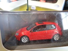 VW Golf  1-43 (mit Box) Schuco  (Bo10)