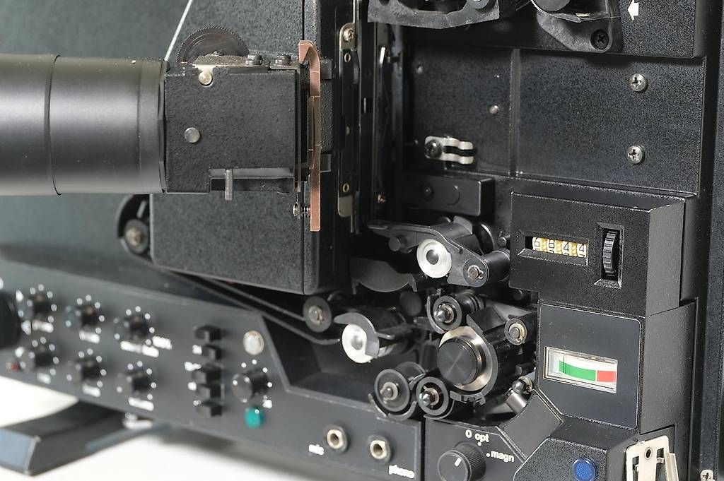 Pellicole: BOLEX 16mm Filmprojektor – Usato da Zürich venduto da Mechanismo 3