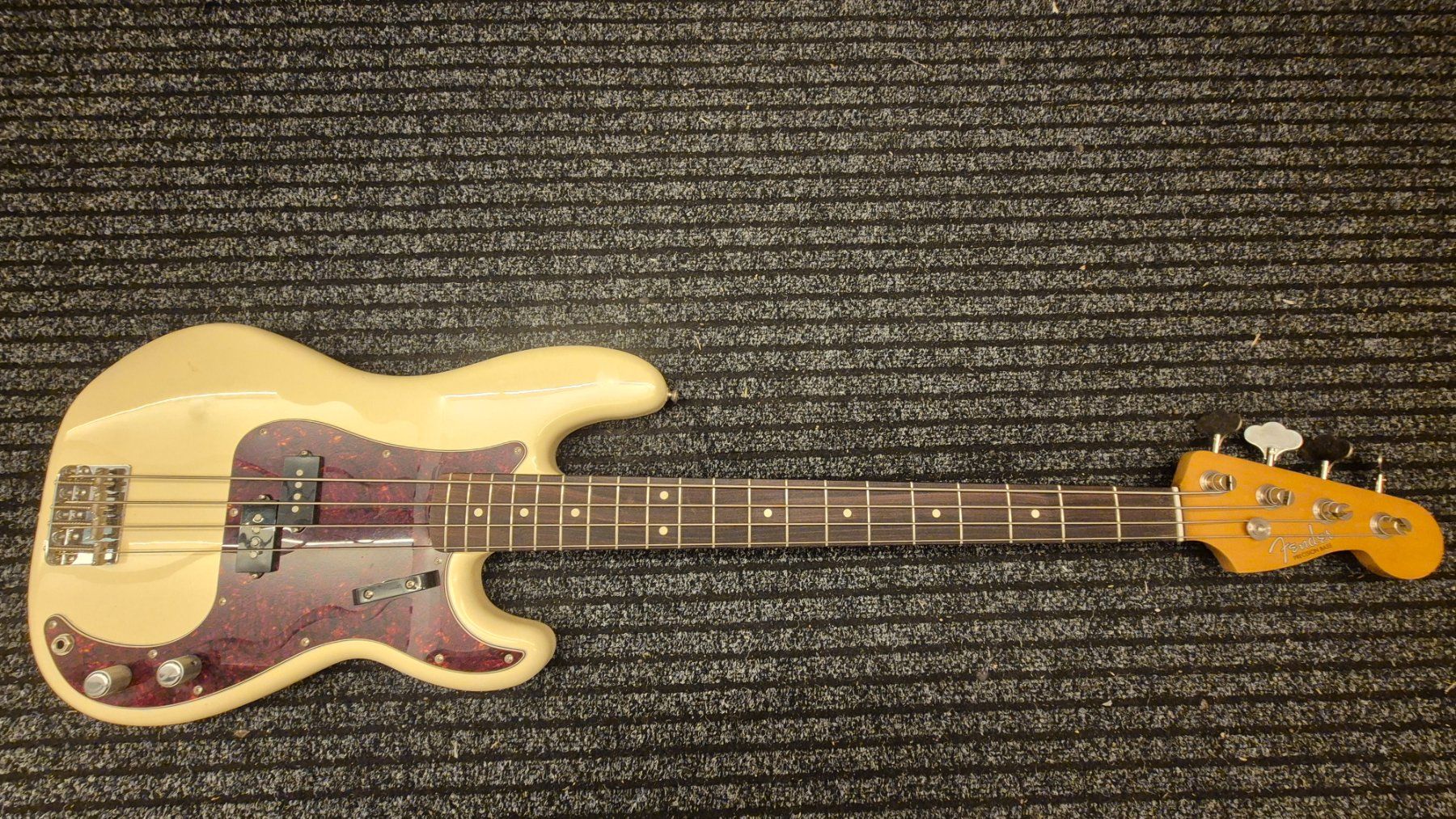 Fender Strumenti musicali: Fender Precision Bass – Usato da Elsau venduto da Woolie81