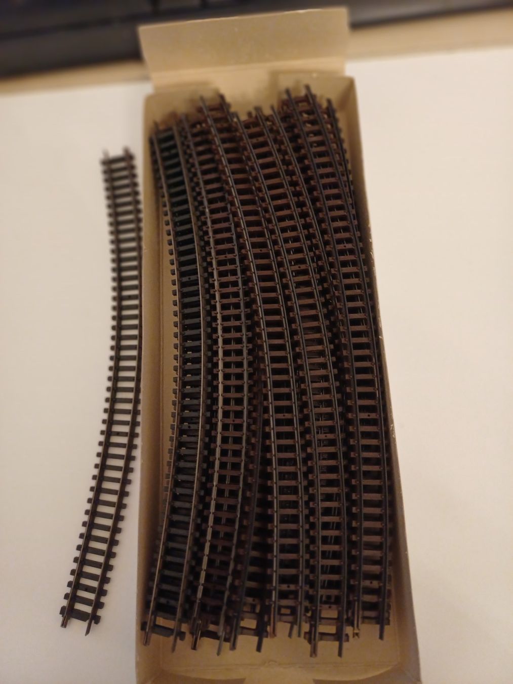 Arnold Modellini di ferrovie: Arnold 1530 gebogene Schiene R3-400mm – Nuovo e nell'imballaggio originale da Lausen venduto da Hannes1309 1