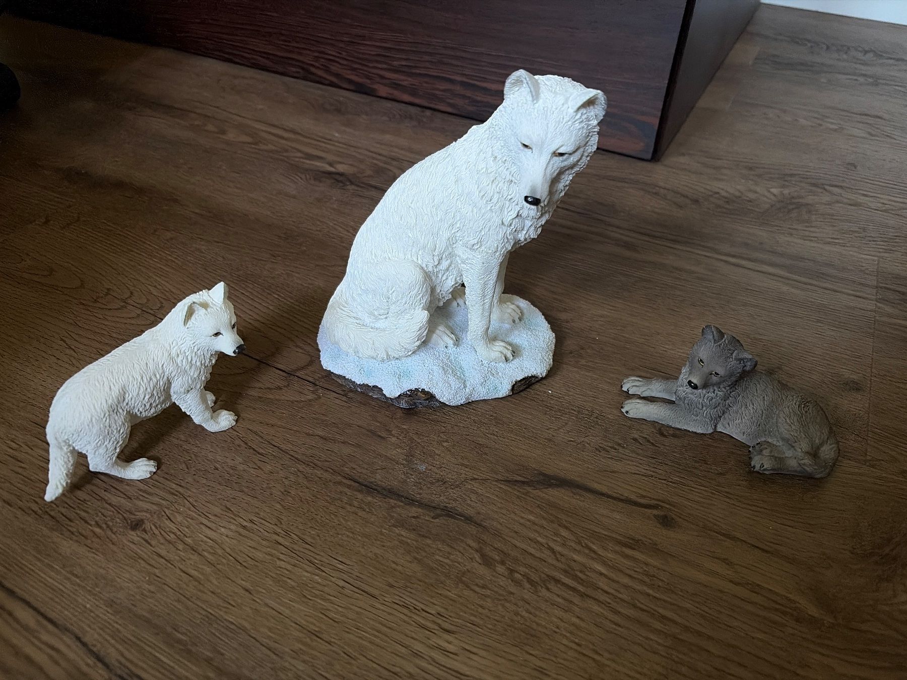 Figurines: Wunderschönes Polarwolf Deko-Set (3-teilig) – D'occasion à Zürich par zme_hh6h