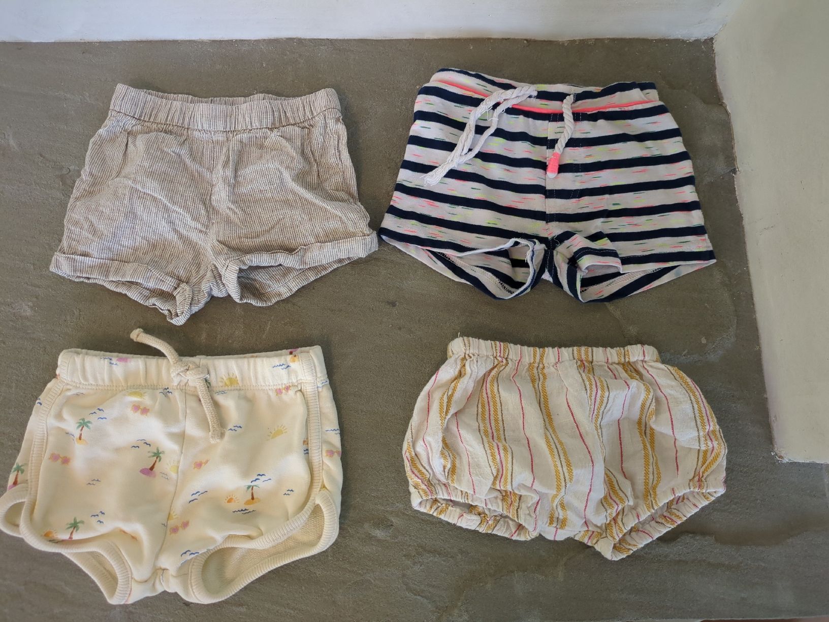 Lotti & Set di vestiti: grosses Kleiderpaket Gr. 68 – Usato da Oberhelfenschwil venduto da Tattar 6