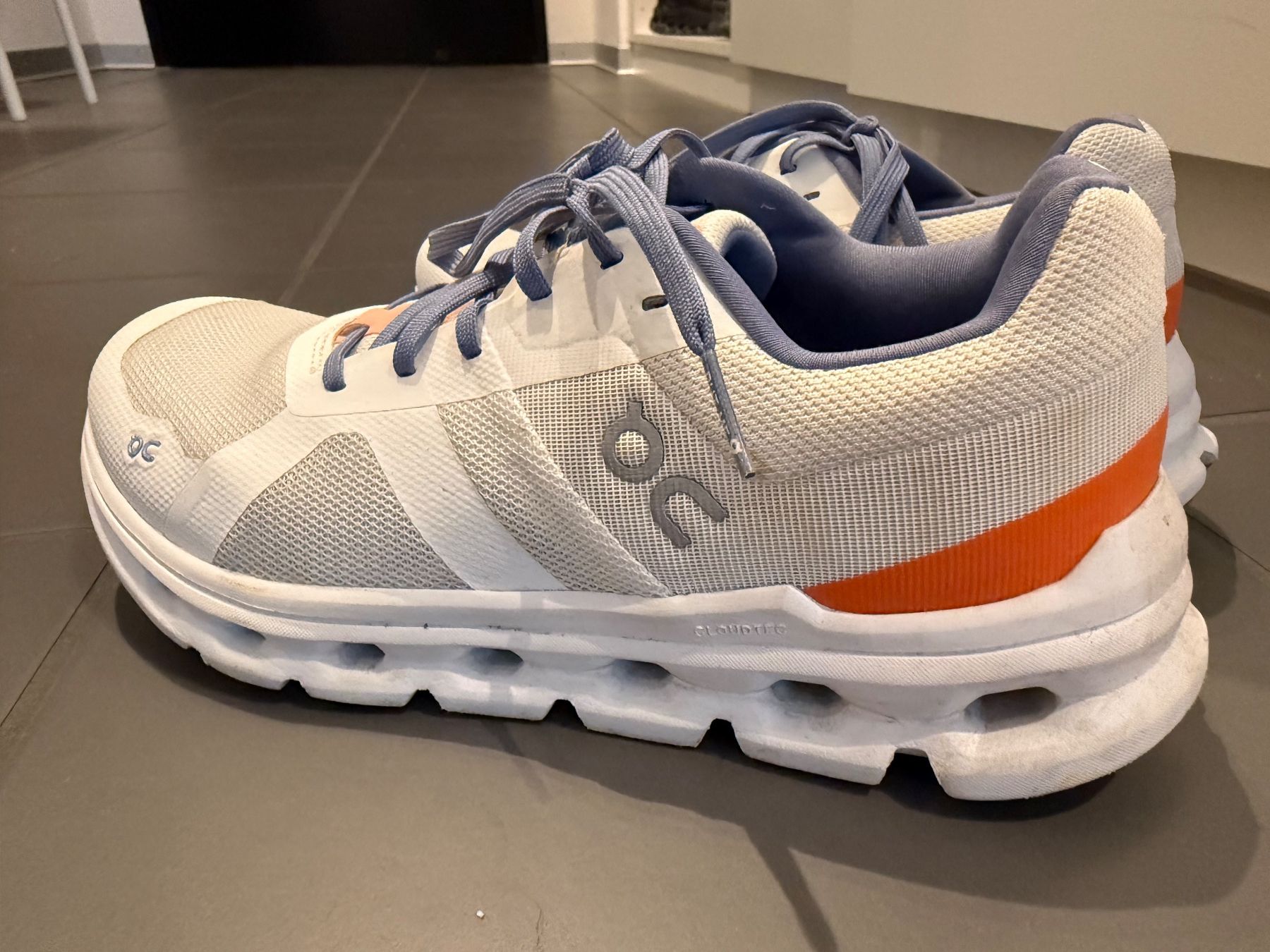 On Damenschuhe: On shoes 39 EU – Gebraucht aus Zurich von pau_xz6b 1