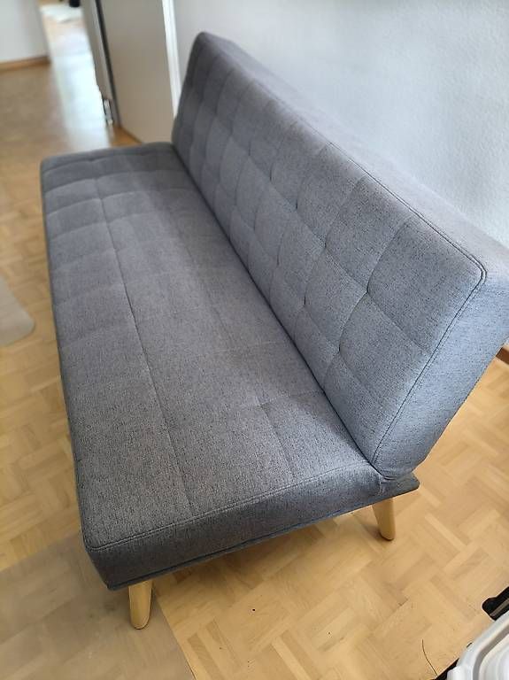 Divani: Modernes Klappsofa/Schlafsofa Grau mit Holzfüssen – Usato da Adliswil venduto da ro0ter 2