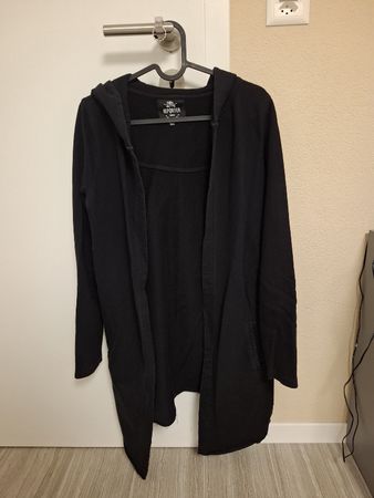 jaquette noire à capuche taille 164