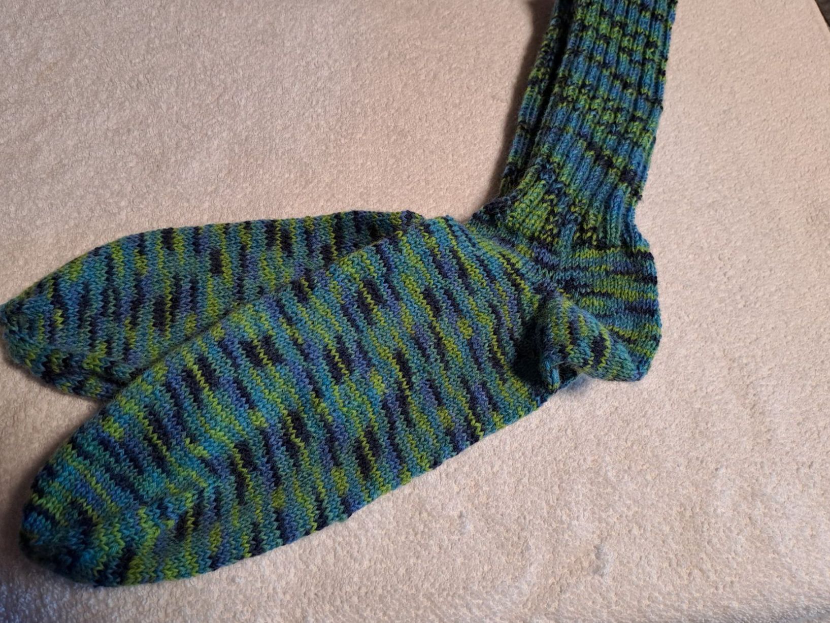 Calze: handgestrickte Socken in Grösse 42 /43 – Nuovo (secondo la descrizione) da Tuttwil venduto da wolleundstoff
