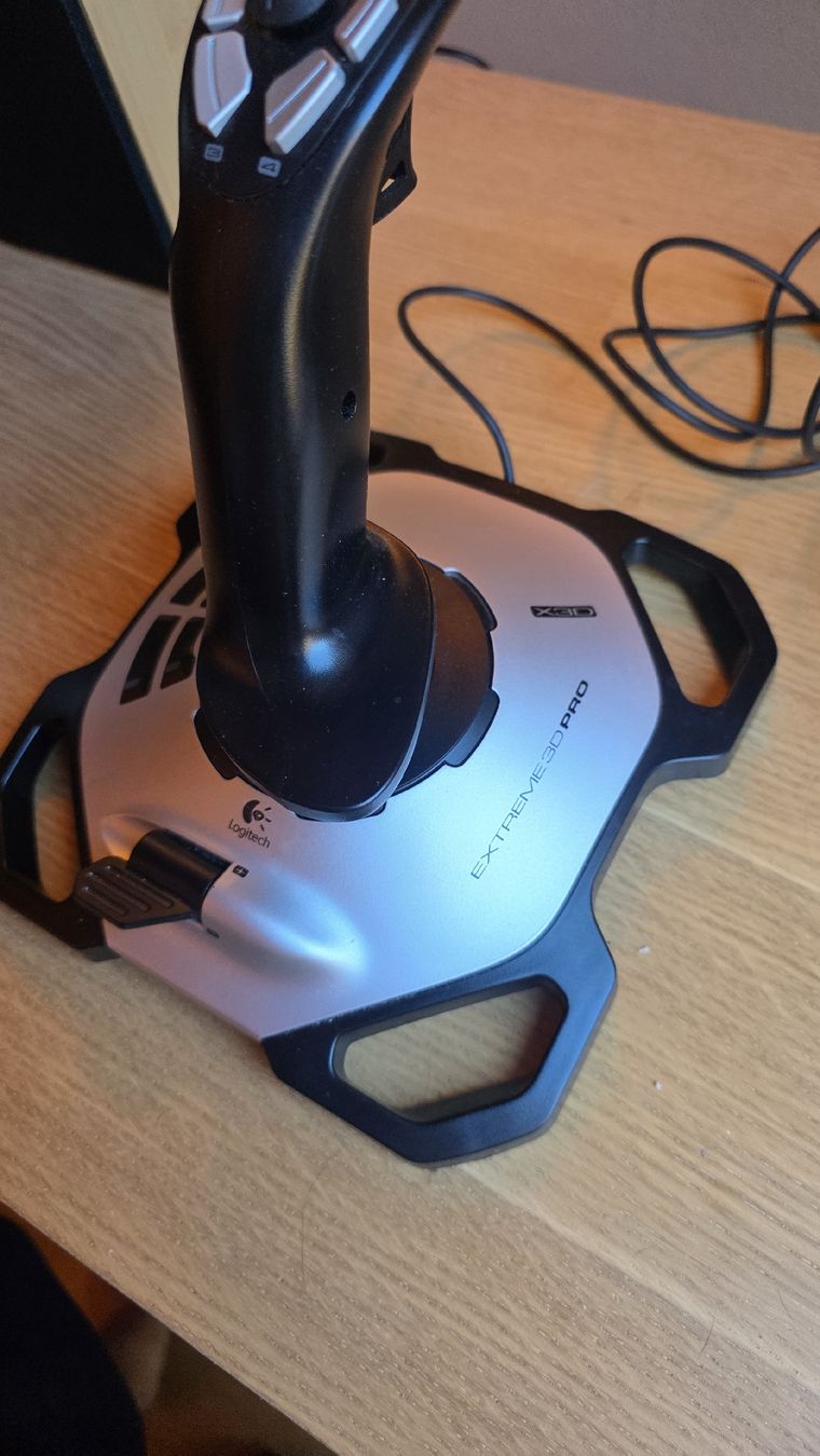 Logitech Controller: Joystick Logitech Extreme 3D Pro noir et argent  – Usato da Morrens VD venduto da Michmich1053 2