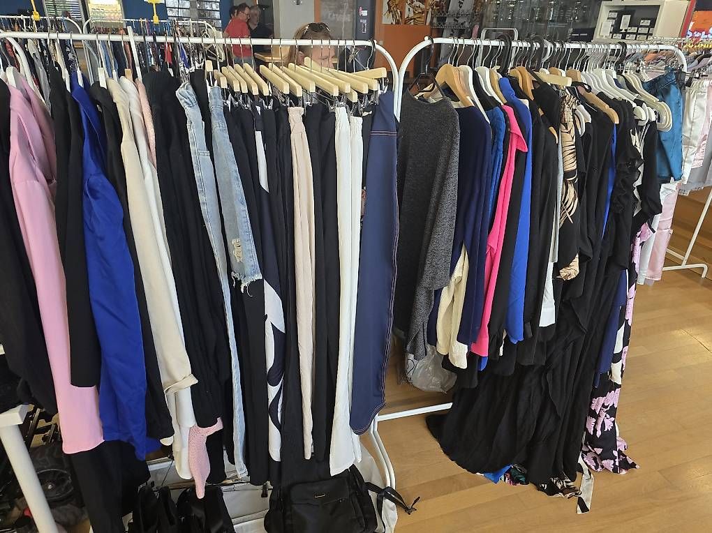 Lotti di vestiti: Vide dressing curvy taille 44-50  – Usato da Geneve venduto da Morgane_manto 1