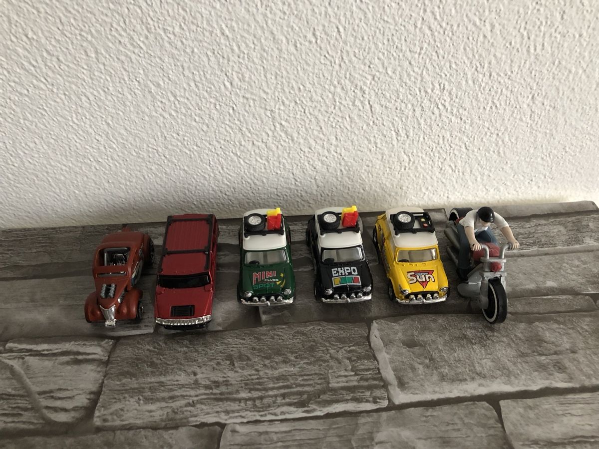 Hot Wheels Giocattoli: Autos Sammlung, – Usato da Chur venduto da Tsambiko
